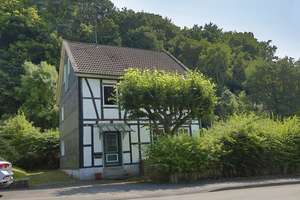 Charmantes Fachwerkhaus mit Geschichte und Atmosphäre – Die vollständige Adresse der Immobilie erhältst du vom Anbieter., 51645 Gummersbach – Vorschaubild 1
