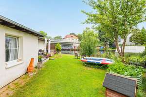 Am Wasser! Teil-sanierter Bungalow mit privatem Bootsanleger am Kanal, Einbauküche uvm in Rüdersdorf – Die vollständige Adresse der Immobilie erhältst du vom Anbieter., 15562 Rüdersdorf bei Berlin – Vorschaubild 12