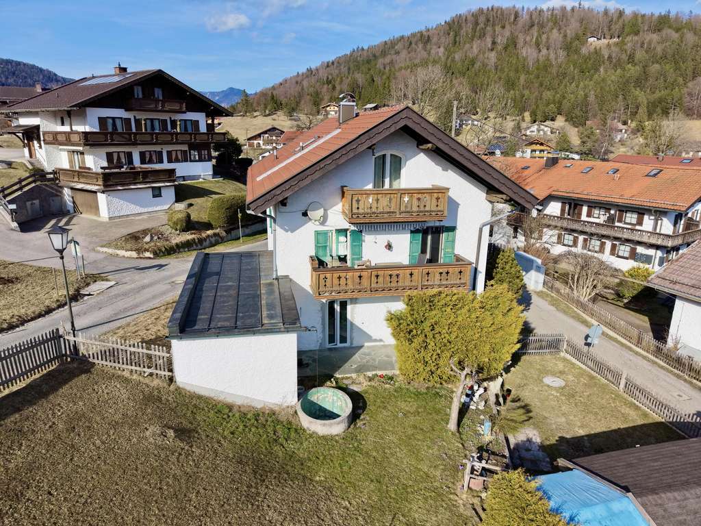 Immobilie in Wallgau - 3-Parteienhaus oder Eigenheim mit Vermietungsmöglichkeit  - Bild 2