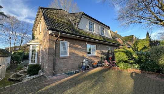 Bild von Ihr modernisiertes Zuhause in Golfplatznähe - Doppelhaushälfte mit Garten & Carport
