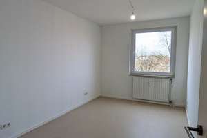 Großzügige 3 Zimmer Wohnung in zentraler Lage ab SOFORT!! – Striegauer Str. 4, 90473 Langwasser Südost, Nürnberg – Vorschaubild 4