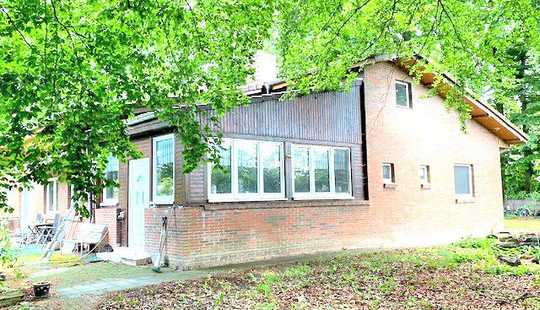 Bild von Provisionsfrei! Schöner Bungalow mit Teilkeller und Doppelgarage auf großem Waldgrundstück in ruh...