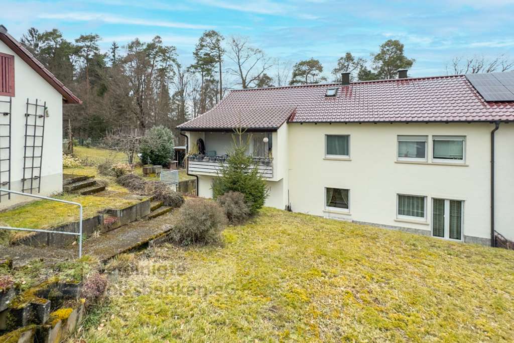 Immobilie in Waldenbuch - Familienglück im Doppelpack - Autarkes Zweifamilienhaus mit Gartenplus - Bild 1