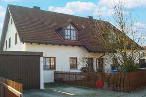 Gemütliches Ambiente mit Dachstudio + 3 Zimmer Wohnung, Stellplatz, Einbauküche – Laimgrubenstraße 12, 85051 Münchener Straße, Ingolstadt – Vorschaubild 2