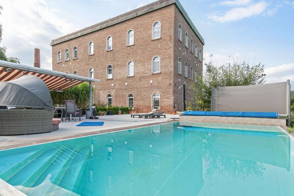 Immobilie in Schiesheim - Außergewöhnliches Wohnen auf einem beeindruckenden Anwesen! - Bild 0