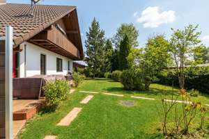 Großzügiges Einfamilienhaus mit Garten
Familienfreundliches Wohnen
IN LÖFFINGEN-DITTISHAUSEN – Die vollständige Adresse der Immobilie erhältst du vom Anbieter., 79843 Löffingen – Vorschaubild 9