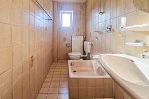 Ingelheim/Groß-Winternheim: Familienhaus mit großem Grundstück, Traumblick und viel Platz! – Die vollständige Adresse der Immobilie erhältst du vom Anbieter., 55218 Ingelheim am Rhein – Vorschaubild 13