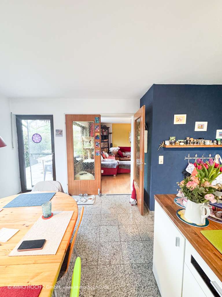 Immobilie in Allmersbach im Tal - Großzügige 6-Zimmer-Wohnung mit Garten, Terrasse, Garage und Einliegerwohnung - Bild 3