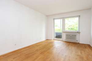 2,5-Zimmer-Wohnung mit großem Balkon und Blick ins Grüne – Bernaysstraße 6, 80937 Am Hart, München – Vorschaubild 4