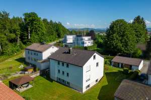 Gepflegtes Zweifamilienhaus mit großem Garten, drei Garagen und vielseitigen Nutzungsmöglichkeiten – Die vollständige Adresse der Immobilie erhältst du vom Anbieter., 88316 Isny im Allgäu – Vorschaubild 4