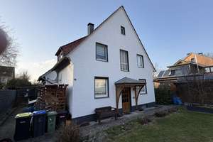 Attraktive Gelegenheit: Stilvolles Einfamilienhaus mit Garten! – Die vollständige Adresse der Immobilie erhältst du vom Anbieter., 32756 Detmold – Vorschaubild 2