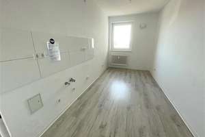 Gemütliche 3-Zimmer-Etagenwohnung mit großem Balkon in Wolfsburg – Lüneburger Ring 18, 38448 Vorsfelde, Wolfsburg – Vorschaubild 9