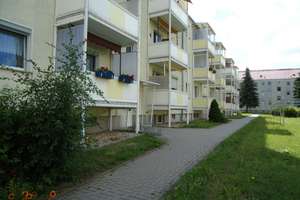 Ruhig gelegene 3-Raum Wohnung mit Balkon – Friedrich-Ludwig-Jahn-Straße 23, 39240 Calbe (Saale) – Vorschaubild 1