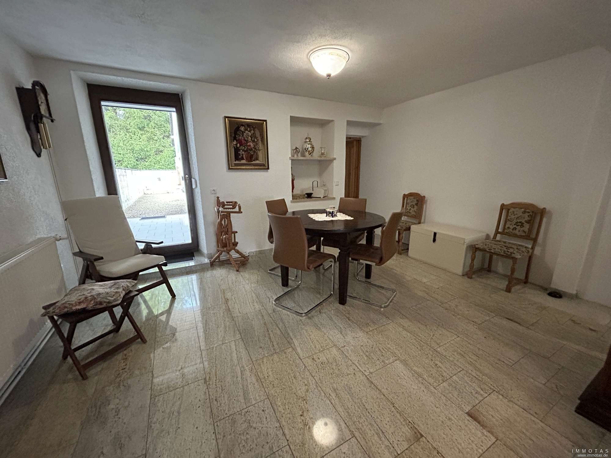 Immobilie in Überherrn - Reihenmittelhaus mit drei Stellplätzen - hervorragende Energiewerte - Bild 2