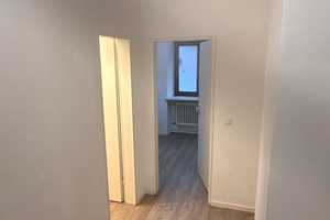 +++Zentrumsnahe 2 - Zimmerwohnung mit großem Balkon und Einbauküche+++ – Dinglerstraße 12, 86154 Augsburg – Vorschaubild 1