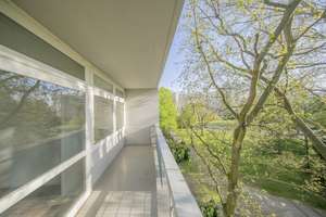 Bezugsfreie 3 Zi-Whg in DER Architektur-Ikone: im Oskar Niemeyer Haus im 3. OG mit Balkon – Altonaer Strasse 14, 10557 Hansaviertel, Berlin – Vorschaubild 3