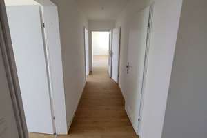 Schöne 4-Zimmer-Wohnung mit Balkon in Oberhausen zu vermieten – Eschenhofstraße 47, 86154 Oberhausen-Nord, Augsburg – Vorschaubild 3