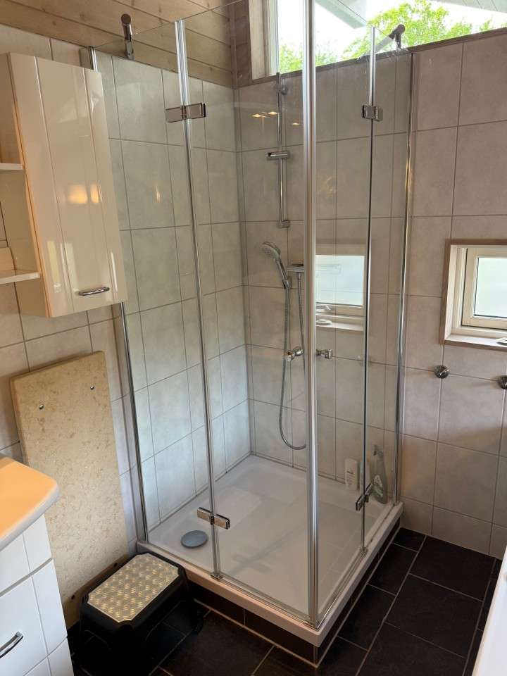 Immobilie in Lindow (Mark) - Bungalow-Ferienhaus mit angelegtem Gartengrundstück, Pool beheizbar, finnische Grill-Kota, Sauna, Ka - Bild 7