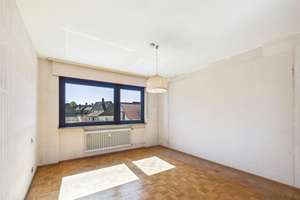 Voller Möglichkeiten: 3,5 Zimmer mit Südbalkon, Garage und Platz für neue Wohnideen – Die vollständige Adresse der Immobilie erhältst du vom Anbieter., 70439 Stammheim-Mitte, Stuttgart – Vorschaubild 9