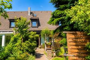 Familienhaus mit Kamin, Rosengarten und Potenzial auf 500 m² Grundstück – Die vollständige Adresse der Immobilie erhältst du vom Anbieter., 13591 Staaken, Berlin – Vorschaubild 1