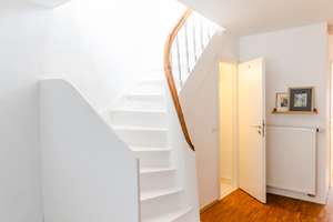 Möbliert, Mittendrin & über den Dächern.  Furnished, in the heart of the city & over the rooftops.