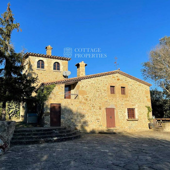 Masía aus dem 18. Jahrhundert zum Verkauf in Canet d'Adri, Gironès, Girona