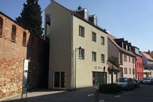 Schöne, gepflegte 2,5 Zimmer-Wohnung mit Balkon und Einbauküche in der Ingolstädter Altstadt