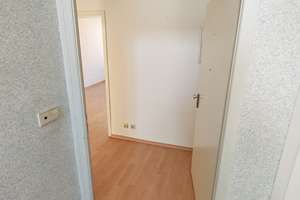 ruhige, schöne 3-Zimmerwohnung mit Einbauküche, Bad und Balkon in den Innenhof – Georg-Friedrich-Str. 17, 76131 Oststadt, Karlsruhe – Vorschaubild 2