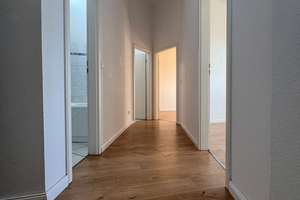 Schöne 2-Raum-Dachgeschosswohnung in der Altstadt mit Tageslichtbad und Balkon mit Blick auf den Dom – Einsteinstraße 1, 39104 Altstadt, Magdeburg – Vorschaubild 8