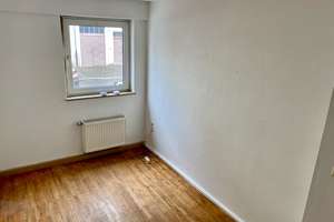 Freundliche 3-Zimmer-HochparWohnung mit Balkon in Nürnberg-Johannis – ideal für 2er-WG! – Sandratstr 29, 90419 St. Johannis, Nürnberg – Vorschaubild 2