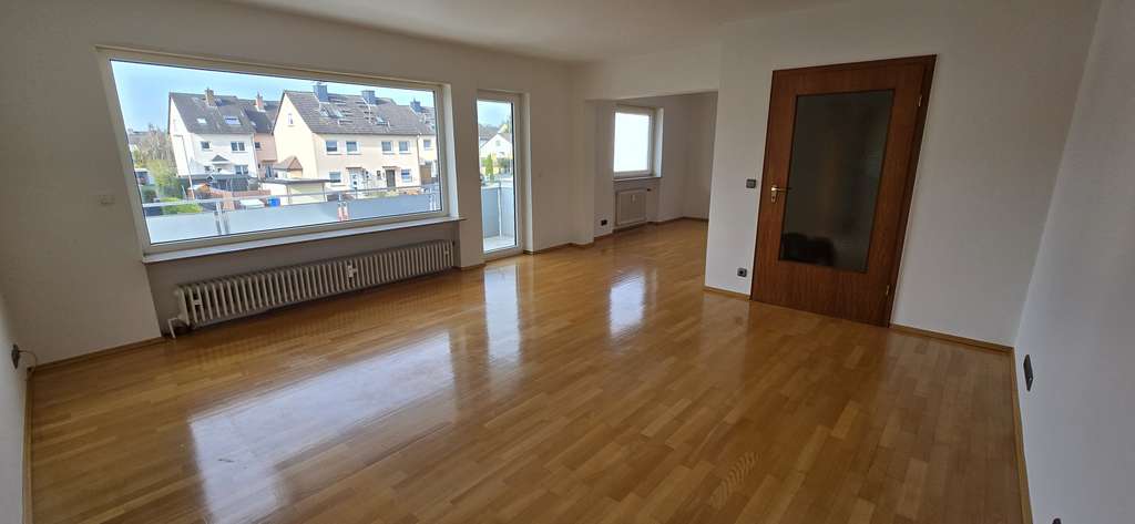 Immobilie in Kriftel - Geräumige 5-Zimmer-Wohnung mit Balkon und Garten in Kriftel -Provisionsfrei - Bild 4