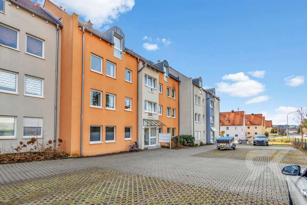 Immobilie in Neustadt an der Waldnaab - Gepflegte 2-Zimmer-Erdgeschosswohnung mit Südbalkon und Stellplatz in bester Lage Neustadt´s - Bild 0