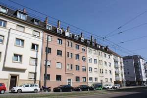*WG geeignet* ! Zentral gelegene 2-Zimmer-Dachgeschosswohnung zu vermieten!