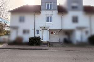 Reihenmittelhaus mit Terrasse und Stellplätzen in zentraler Lage von Leutenbach – Die vollständige Adresse der Immobilie erhältst du vom Anbieter., 71397 Leutenbach – Vorschaubild 1