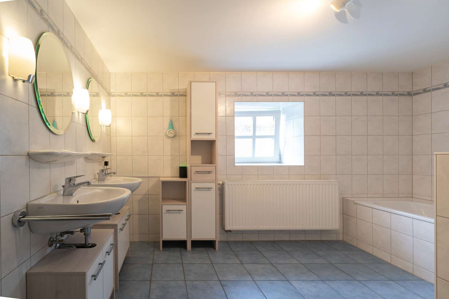 Immobilie in Fünfstetten - Ein Anwesen, das mehr kann! Pferde, Autos oder Hightech - hier haben Sie alle Möglichkeiten - Bild 12