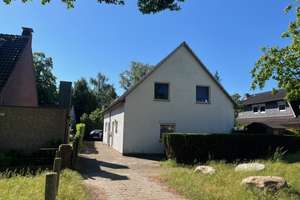 Sehr schöne 2 Zimmer Dachgeschosswohnung mit EBK in Alt-Habnehausen!