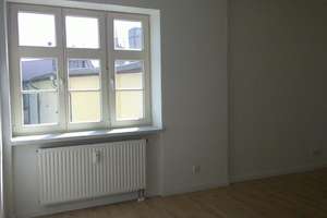 Freundliche 4-Raum-Wohnung mit EBK und Blick ins Grüne in Stadtfeld-Ost erwartet Sie! – Schleiermacherstr. 9, 39108 Stadtfeld Ost, Magdeburg – Vorschaubild 9