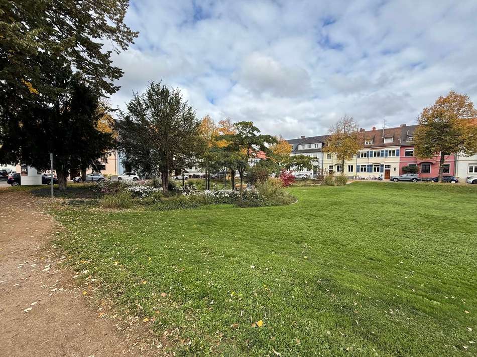 Parkanlage vor dem Haus