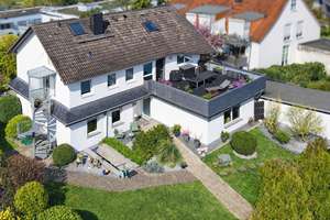 Eigennutzung und Mieteinnahmen perfekt vereint – Zweifamilienhaus mit weitläufigem Grundstück – Die vollständige Adresse der Immobilie erhältst du vom Anbieter., 55126 Finthen, Mainz – Vorschaubild 2