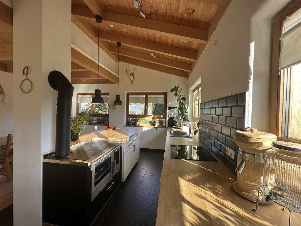 Immobilie in Traitsching - Exklusives Einfamilienhaus in nachhaltiger Holz-Lehm-Bauweise  Traumhaftes Wohnen zwischen Ch - Bild 0