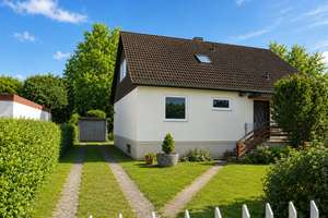 Modernisierungsbedürftiges Okal-Einfamilienhaus mit weiterer Baumöglichkeit für ein Einfamilienhaus – Die vollständige Adresse der Immobilie erhältst du vom Anbieter., 14167 Lichterfelde, Berlin – Vorschaubild 2