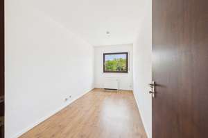 Helle 3-Zimmer-Wohnung mit Balkon, Garage und Treppenlift in Stuttgart-Weilimdorf – Die vollständige Adresse der Immobilie erhältst du vom Anbieter., 70499 Weilimdorf (Ortsteil), Stuttgart – Vorschaubild 5