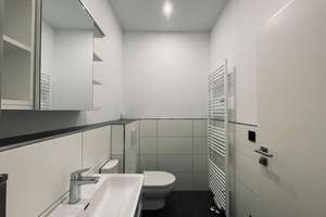 Moderne Erdgeschosswohnung mit eigenem Eingang, Einbauküche und Ankleidezimmer – Rollbühlstraße 89, 68309 Käfertal, Mannheim – Vorschaubild 5