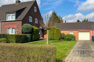 TOP Lage KR - Bockum: Sanierungsobjekt auf großem Grundstück – Ihre Chance für ein neues Bauprojekt! – Die vollständige Adresse der Immobilie erhältst du vom Anbieter., 47800 Bockum, Krefeld – Vorschaubild 1