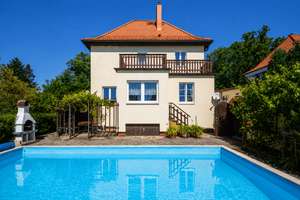 ***Wohnen am Waldrand – mit Pool und traumhaftem Ausblick*** – Die vollständige Adresse der Immobilie erhältst du vom Anbieter., 1326 Bühlau/Weißer Hirsch, Dresden – Vorschaubild 2