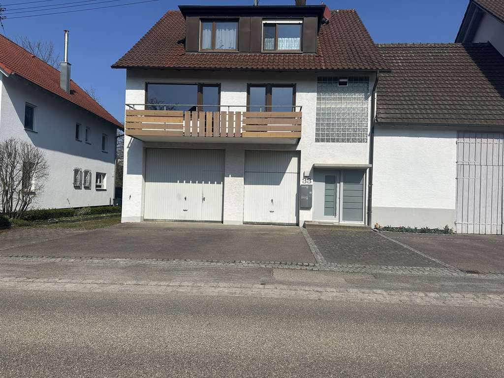 Immobilie in Remseck am Neckar - Zweifamilienhaus mit Garten in
Remseck-Hochdorf - Bild 0