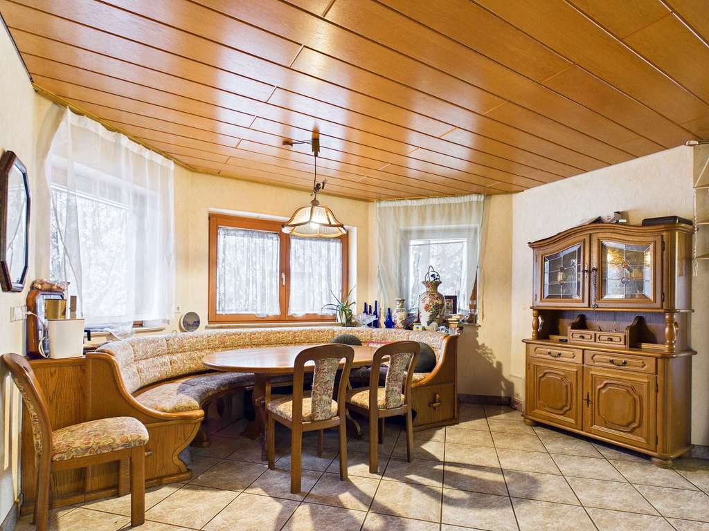 Immobilie in Erdmannhausen - Platz für alle(s): Großzügiges Zuhause in ruhiger Naturkulisse mit grenzenlosem Gestaltungspotenzial - Bild 3