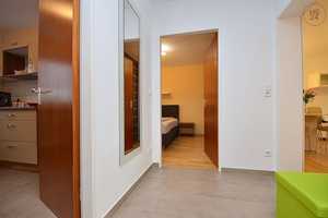Toll möblierte Wohnung mit Reinigungsservice, Balkon und Internet in Stuttgart Feuerbach – Stuttgart – Vorschaubild 9