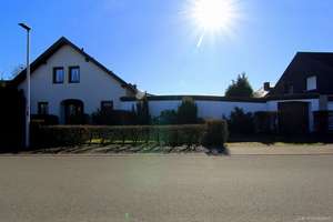 Freistehendes Einfamilienhaus mit wunderschönem Garten, gemauertem Kachelofen, Garage und Stellplatz – Freiherr-vom-Stein-Allee 8, 33378 Rheda-Wiedenbrück – Vorschaubild 3