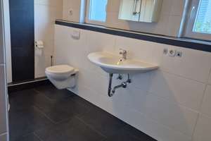 Zentrum nahe Neuwertige (frisch Renovierte) EG-Wohnung mit zwei Zimmer, Bad, Küche (mit EBK), Balkon – Hambergstraße 15, 57074 Siegen, Siegen – Vorschaubild 5